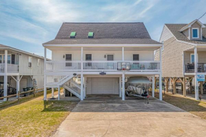 Family The Mariner Adkins House Channel Home with 6 Bedrooms